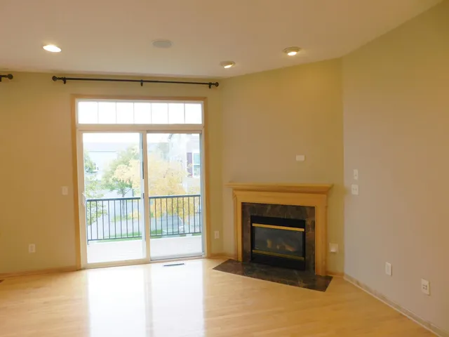 $2,100 | 4723 Woodland Avenue, Shakopee, MN 55379