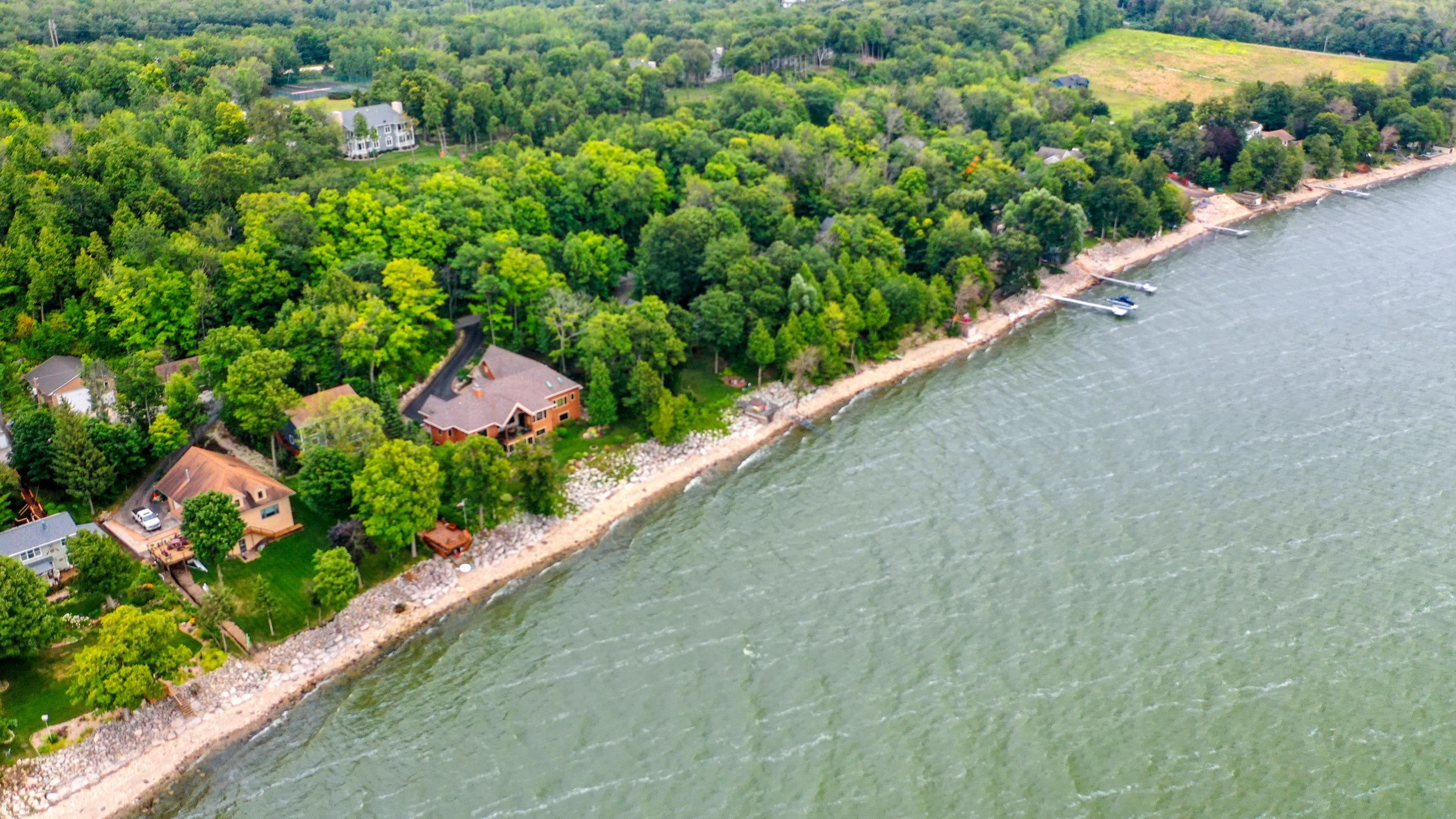 5229 Edgewater Beach Road Green Bay, WI 54311 - Photo 3 of 89