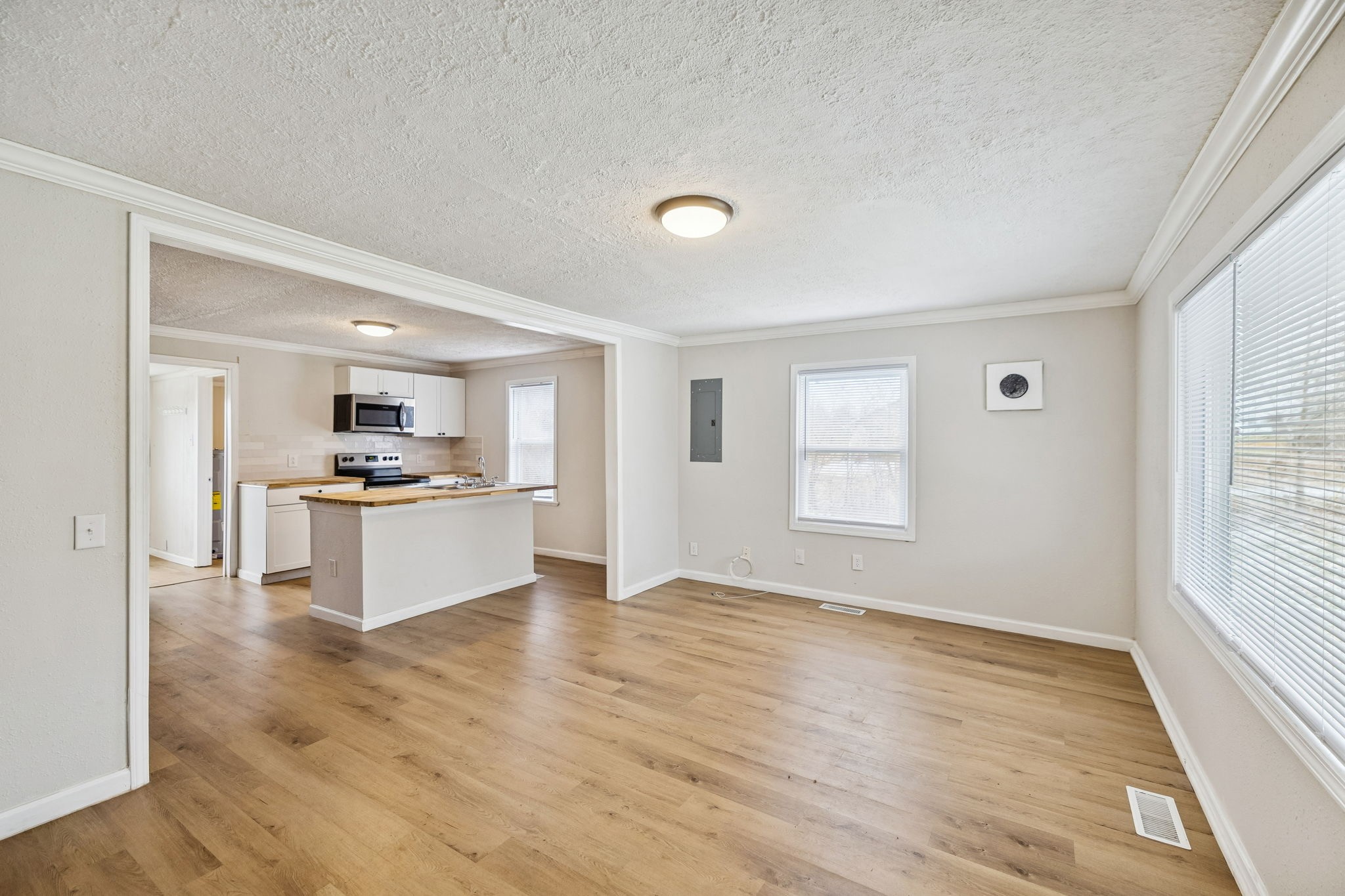 396 Pomona Road Crossville, TN 38571 - Photo 4 of 17 a view of kitchen with wooden floor and electronic appliances