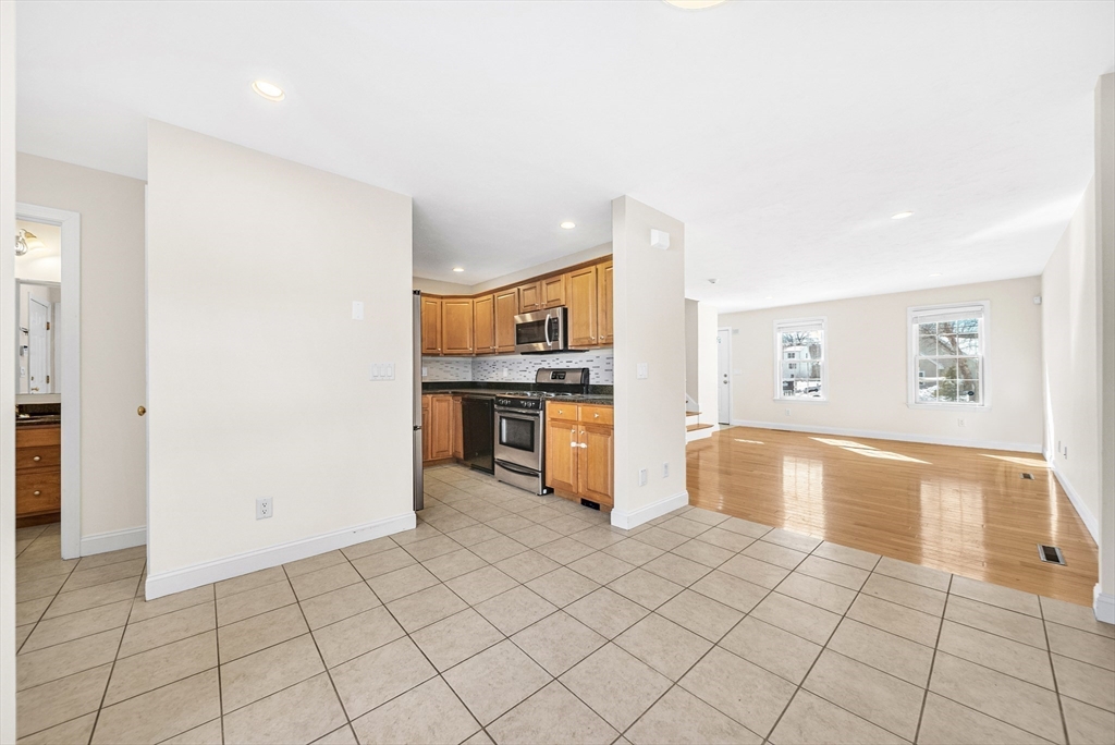 132 Howe Street, Unit B Natick, MA 01760 - Photo 9 of 31 Gallery Image 9