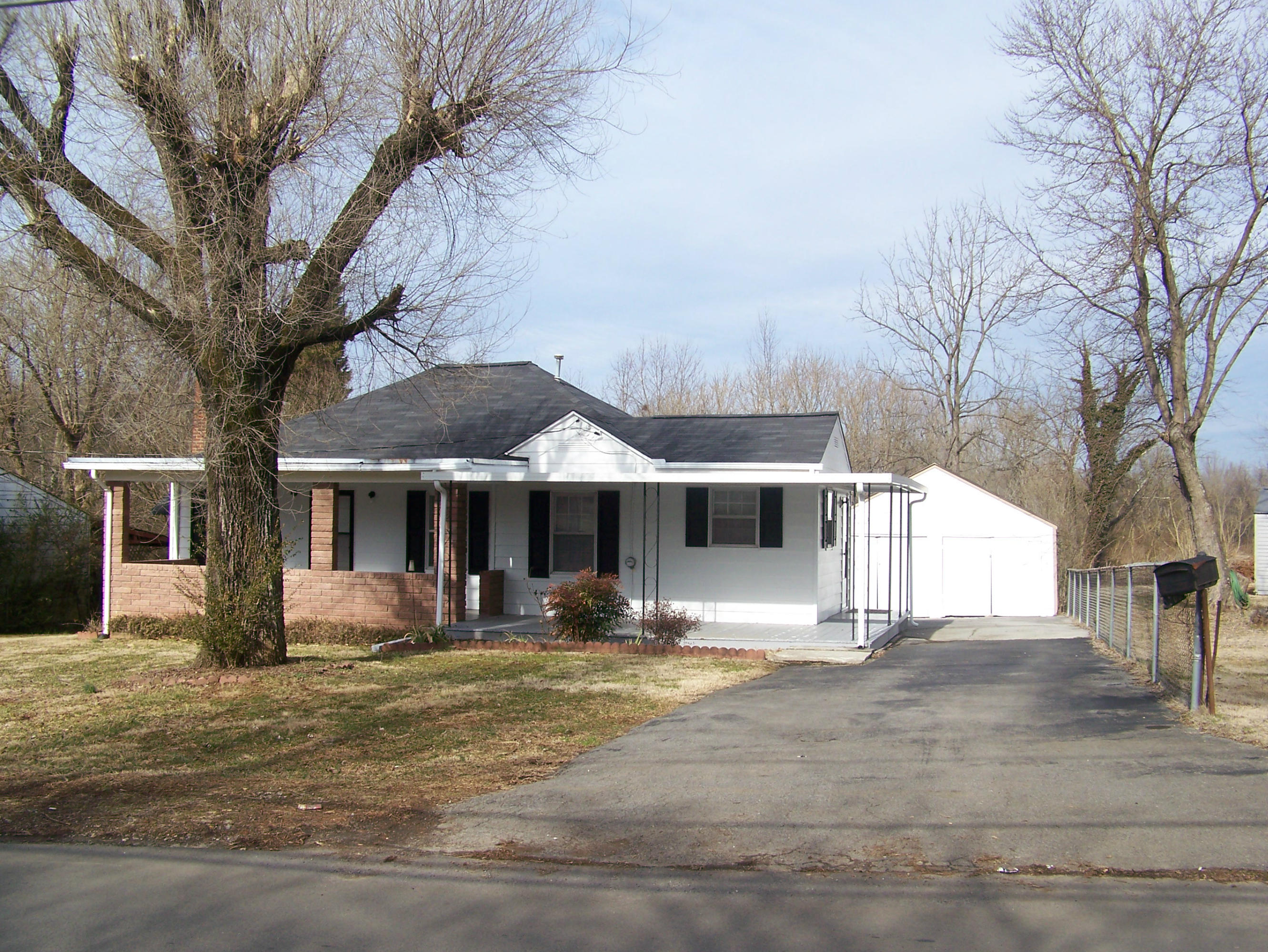 209 Eagleton Road Maryville, TN 37804 - Photo 2 of 5 209 Eagleton Rd 020