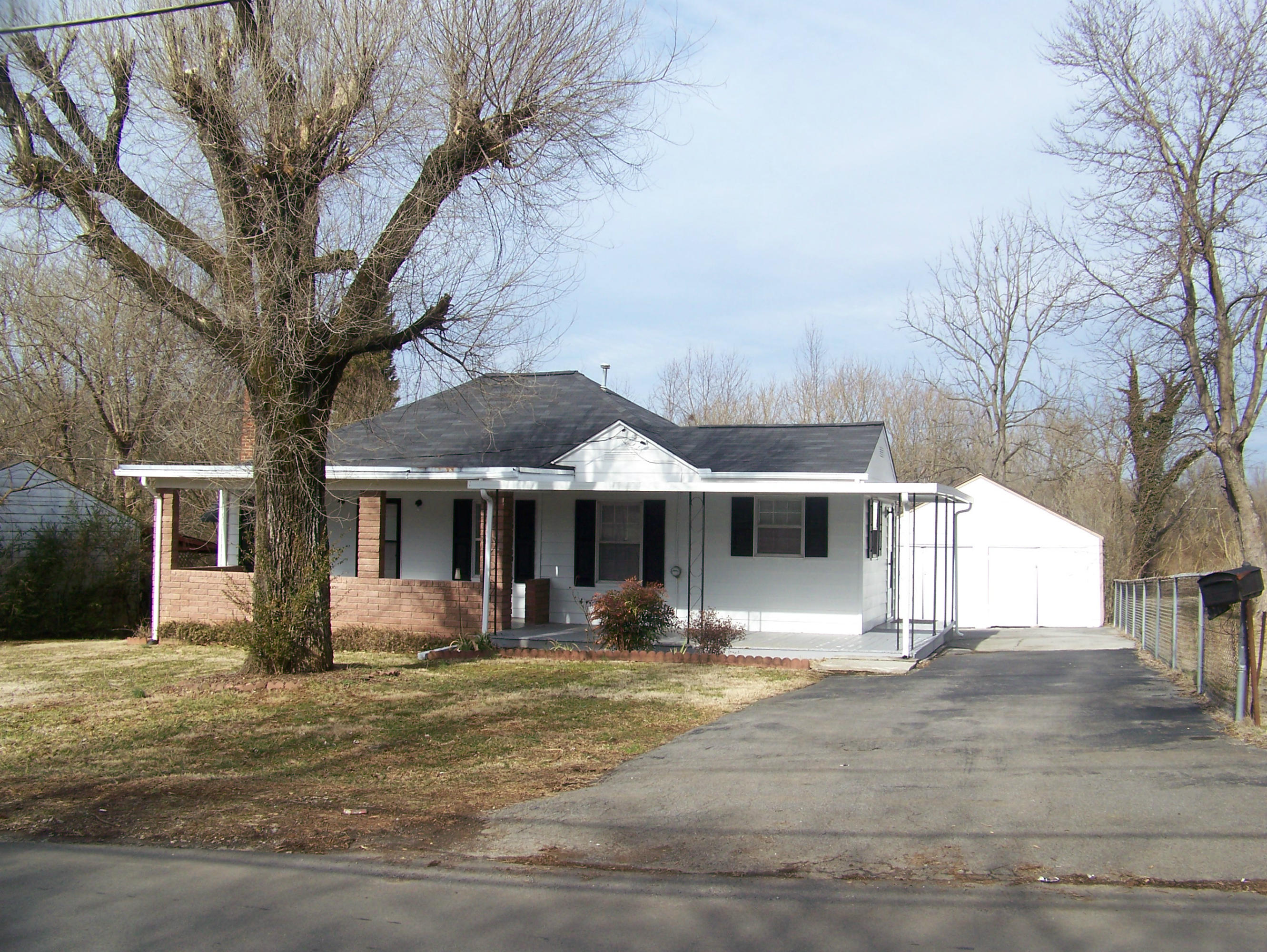 209 Eagleton Road Maryville, TN 37804 - Photo 3 of 5 209 Eagleton Rd 021