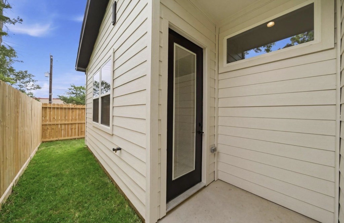 8203 Calhoun Road, Unit A Houston, TX 77033 - Photo 33 of 33 Gallery Image 33