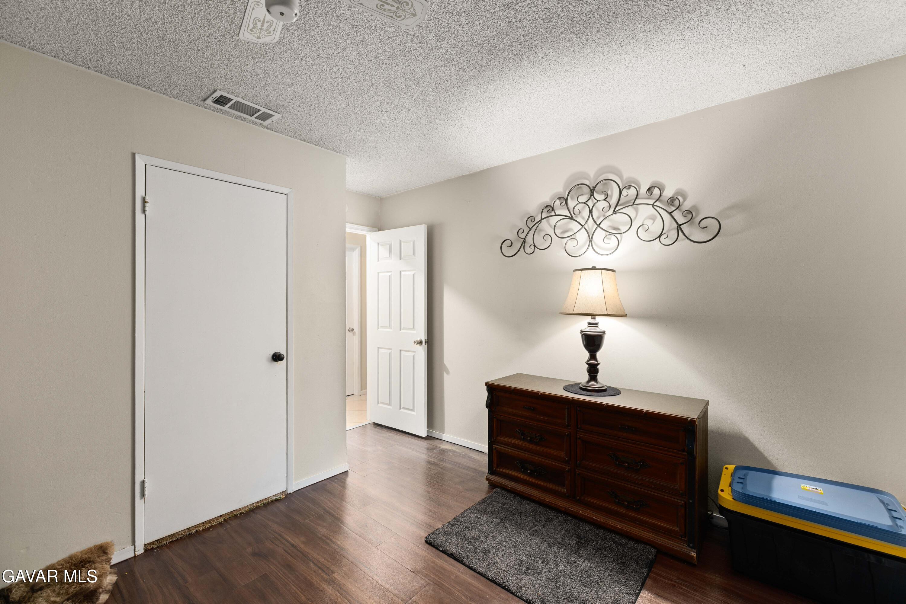 44213 Fenhold Street Lancaster, CA 93535 - Photo 13 of 30 44213 Fenhold St-24