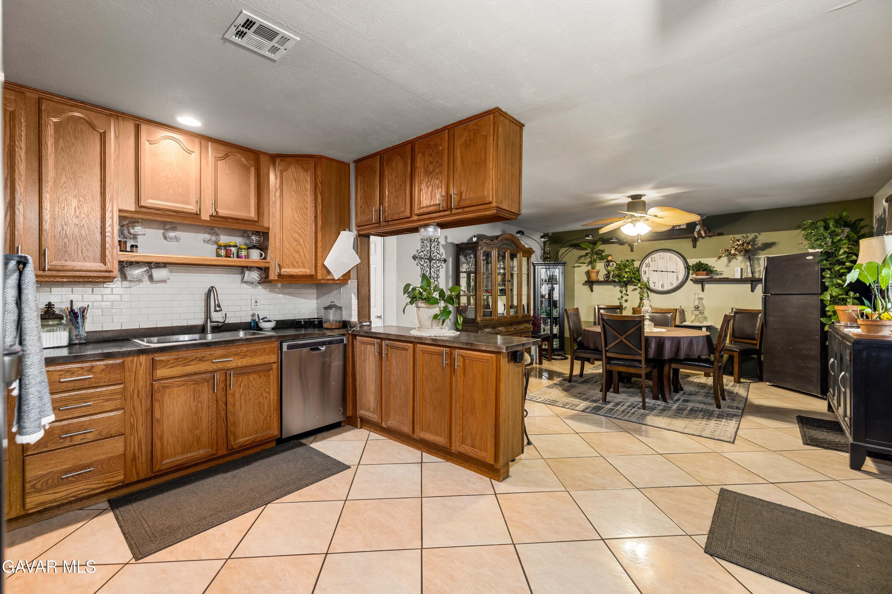 44213 Fenhold Street Lancaster, CA 93535 - Photo 30 of 30 44213 Fenhold St-16