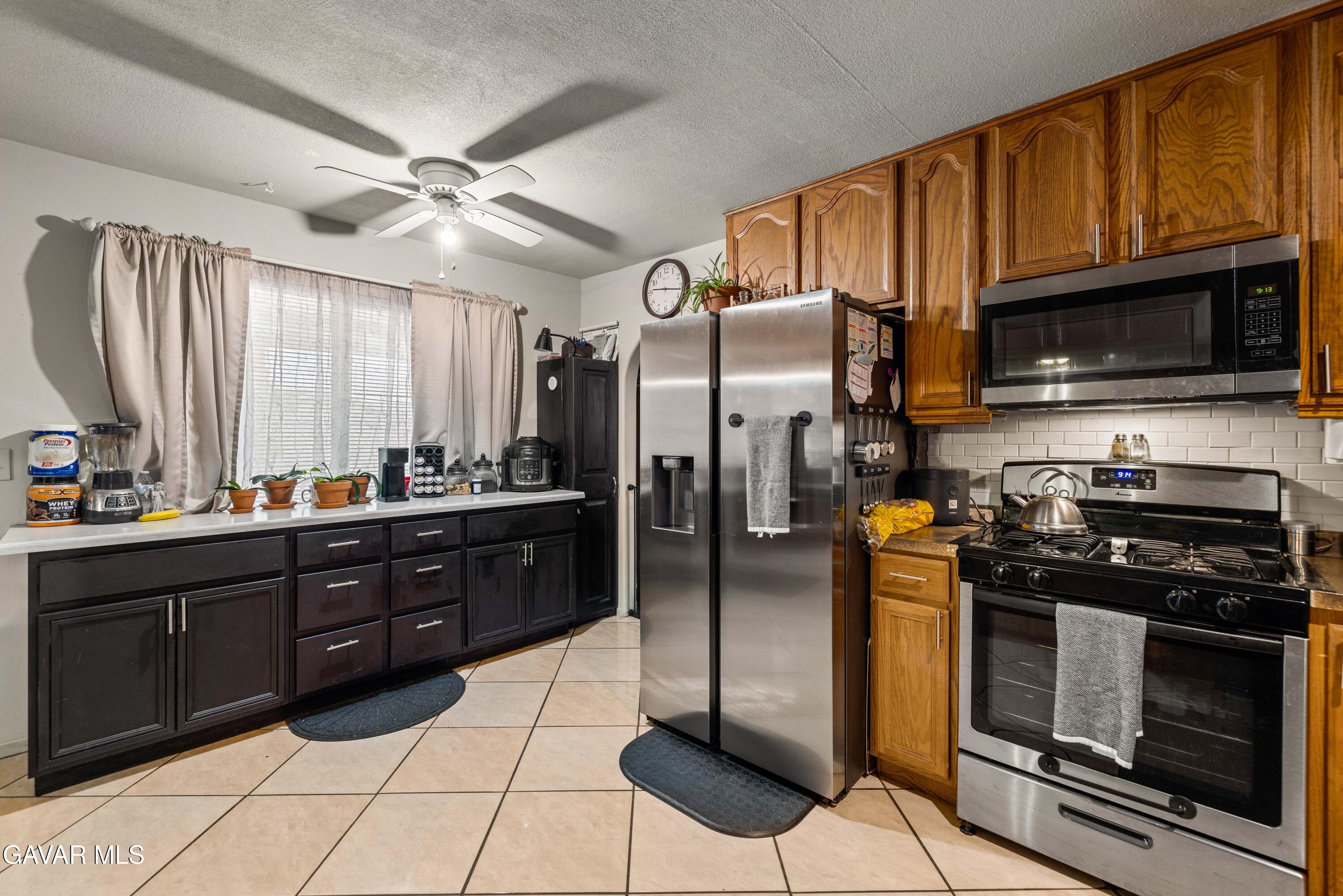 44213 Fenhold Street Lancaster, CA 93535 - Photo 4 of 30 44213 Fenhold St-15