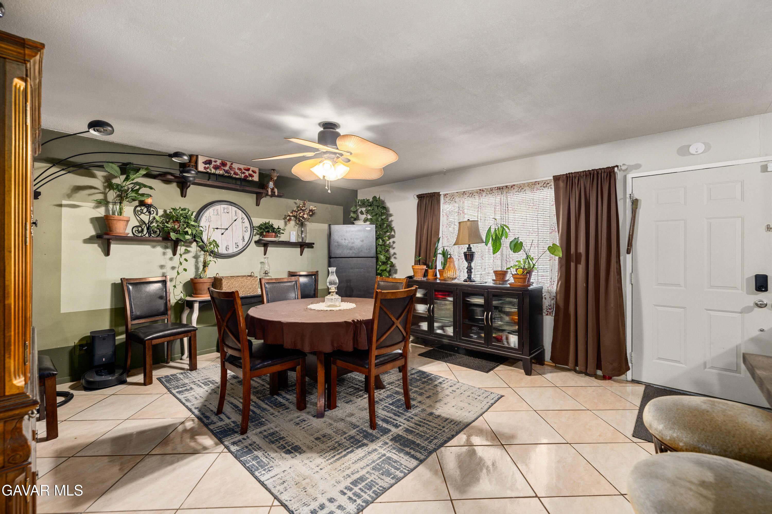 44213 Fenhold Street Lancaster, CA 93535 - Photo 6 of 30 44213 Fenhold St-10