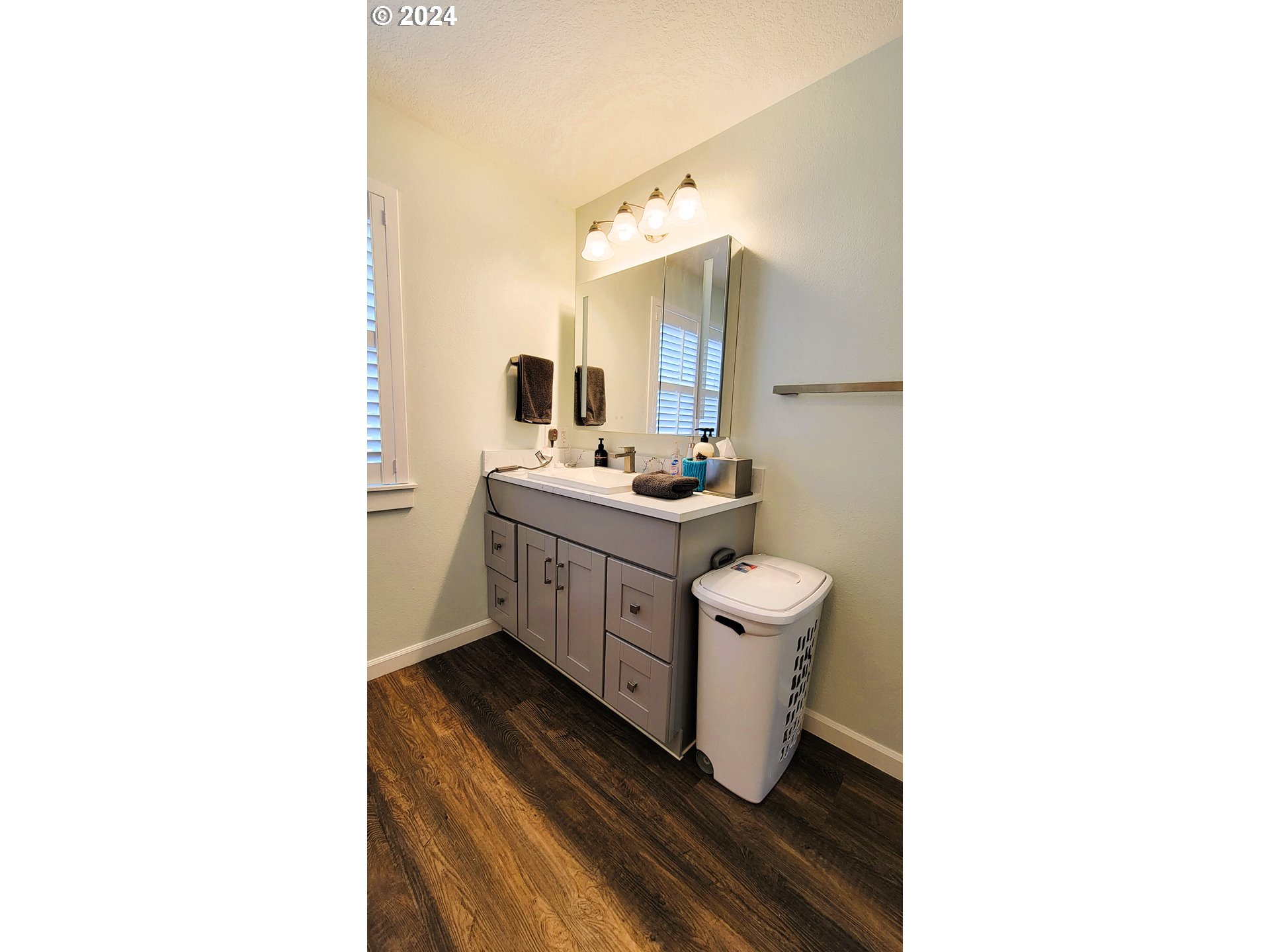 1173 Swale Ridge Loop Creswell, OR 97426 - Photo 13 of 22 Bathroom, Attached