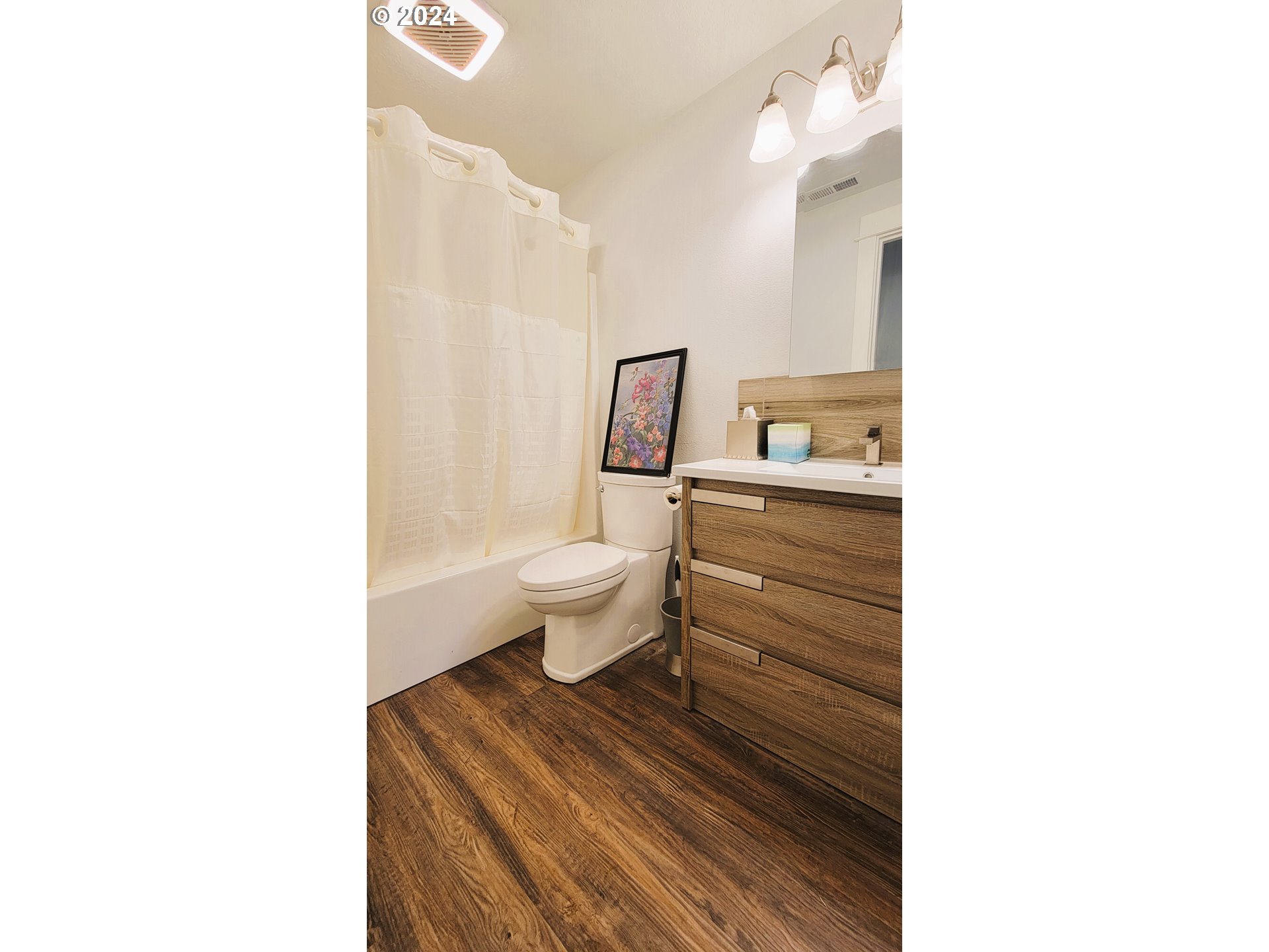 1173 Swale Ridge Loop Creswell, OR 97426 - Photo 15 of 22 Bathroom