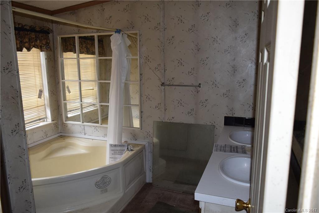 615 Queens Road Gastonia, NC 28052 - Photo 12 of 19 Gallery Image 12