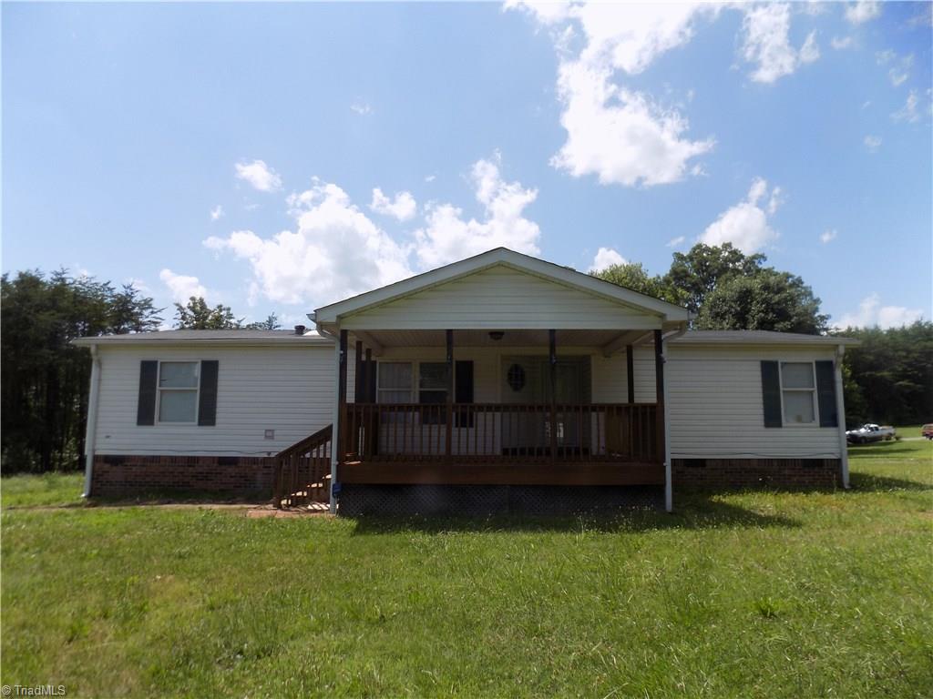 1020 Hall Ridge Lane King, NC 27021 - Photo 2 of 21