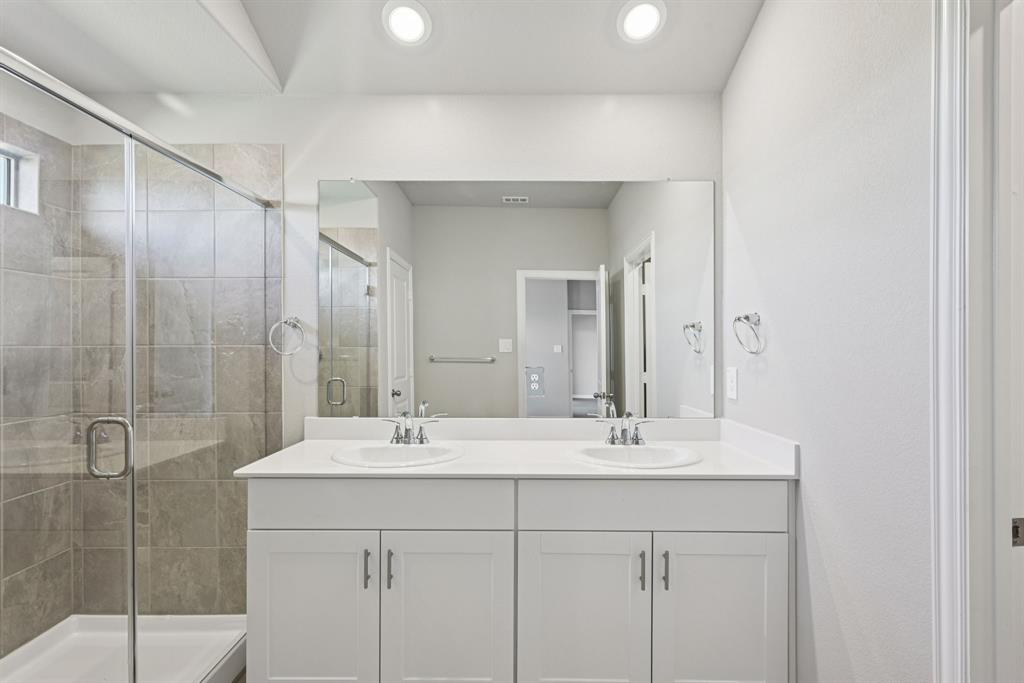 2112 Rannoch Street Sherman, TX 75092 - Photo 28 of 32 a bathroom with a sink and a mirror