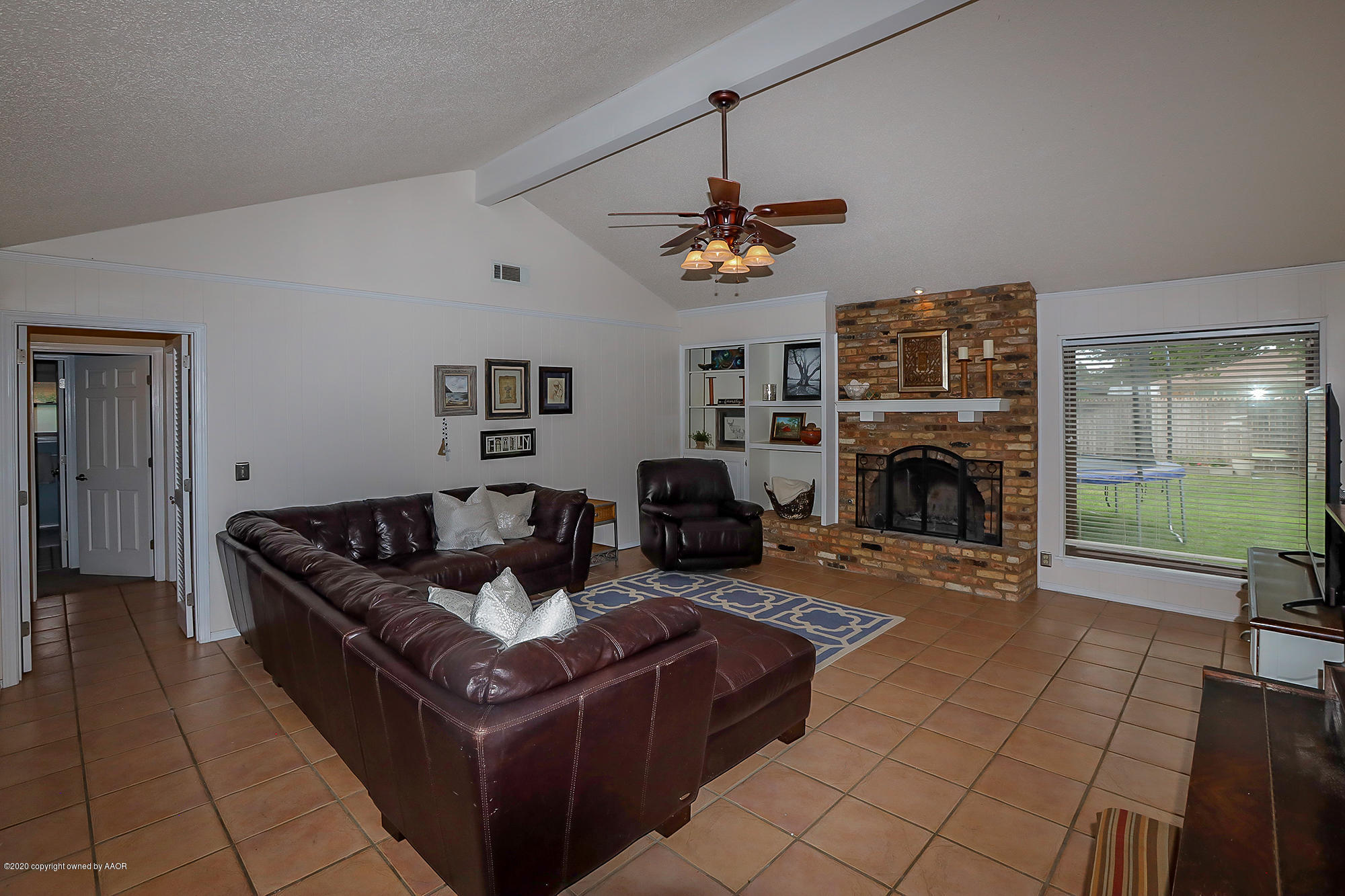 6701 Bayswater Road Amarillo, TX 79109 - Photo 4 of 27 Living Area
