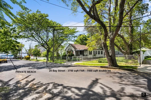 $893,000 | 25 Bay Street | City Island