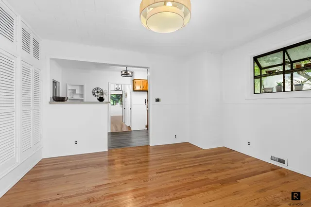 $893,000 | 25 Bay Street | City Island