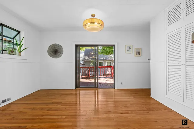 $893,000 | 25 Bay Street | City Island