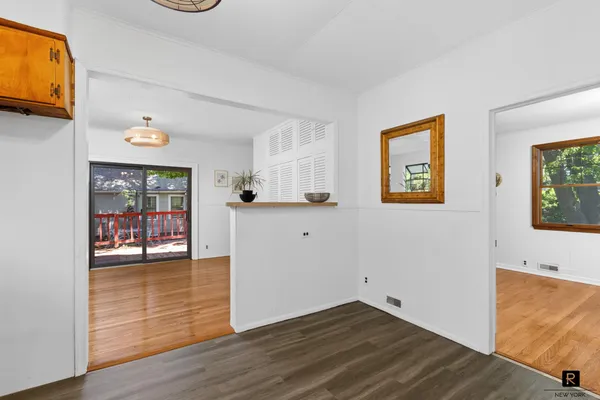 $893,000 | 25 Bay Street | City Island