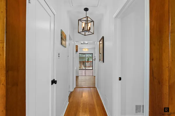 $893,000 | 25 Bay Street | City Island