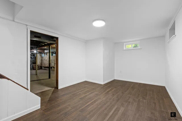 $893,000 | 25 Bay Street | City Island