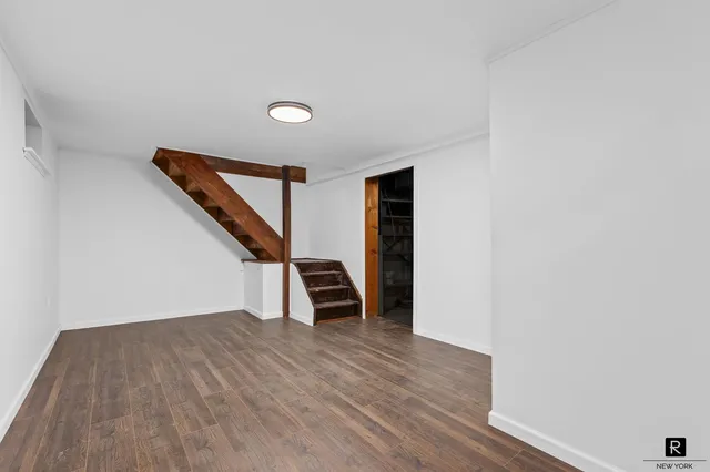 $893,000 | 25 Bay Street | City Island