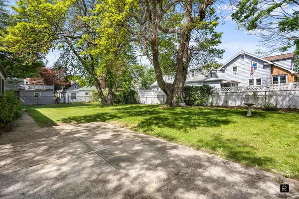 $893,000 | 25 Bay Street | City Island