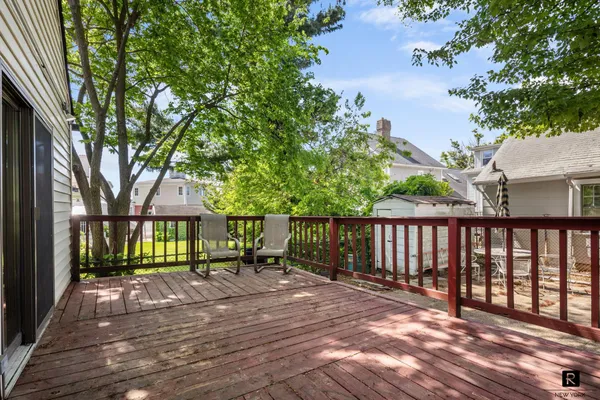 $893,000 | 25 Bay Street | City Island