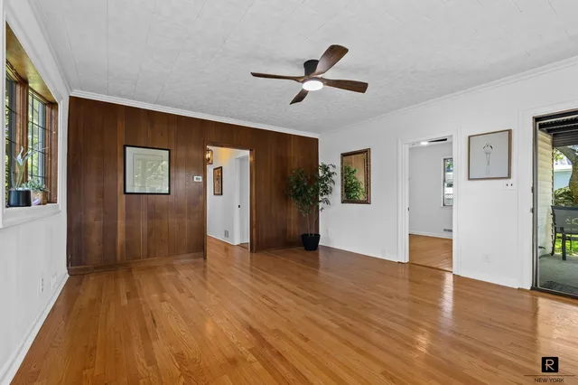 $893,000 | 25 Bay Street | City Island