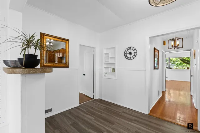 $893,000 | 25 Bay Street | City Island