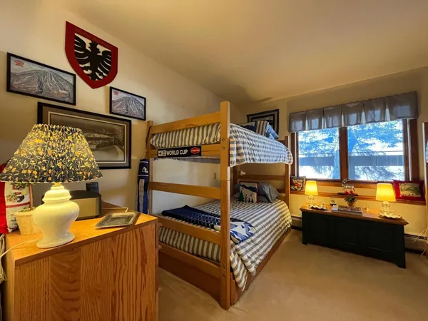 $1,050,000 | 10 Middle Ridge Road, Unit 25, South Londonderry, VT 05155