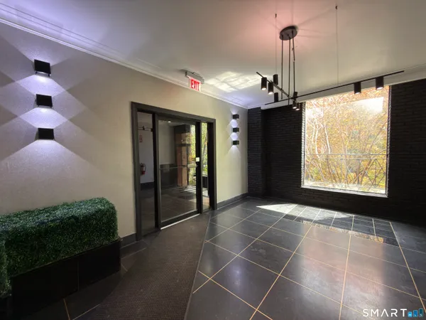 $2,291 | 28 Strawberry Hill Avenue, Unit 982F, Stamford, CT 06905