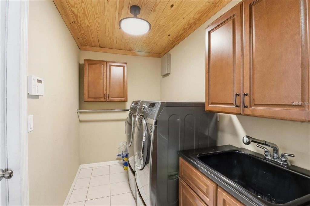 3030 South Bay Berry Point Inverness, FL 34450 - Photo 20 of 48 a kitchen with a sink and cabinets