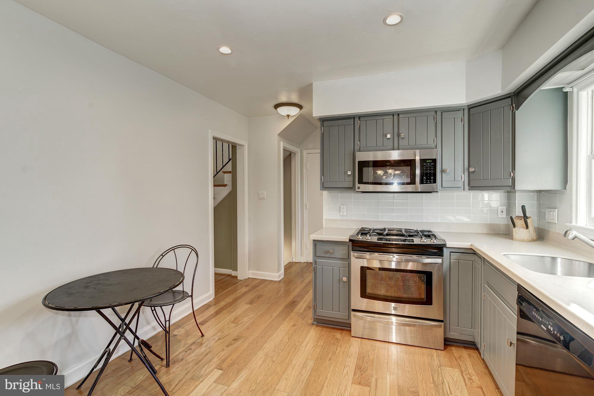 8612 Highgate Road Alexandria, VA 22308 - Photo 11 of 30 Kitchen