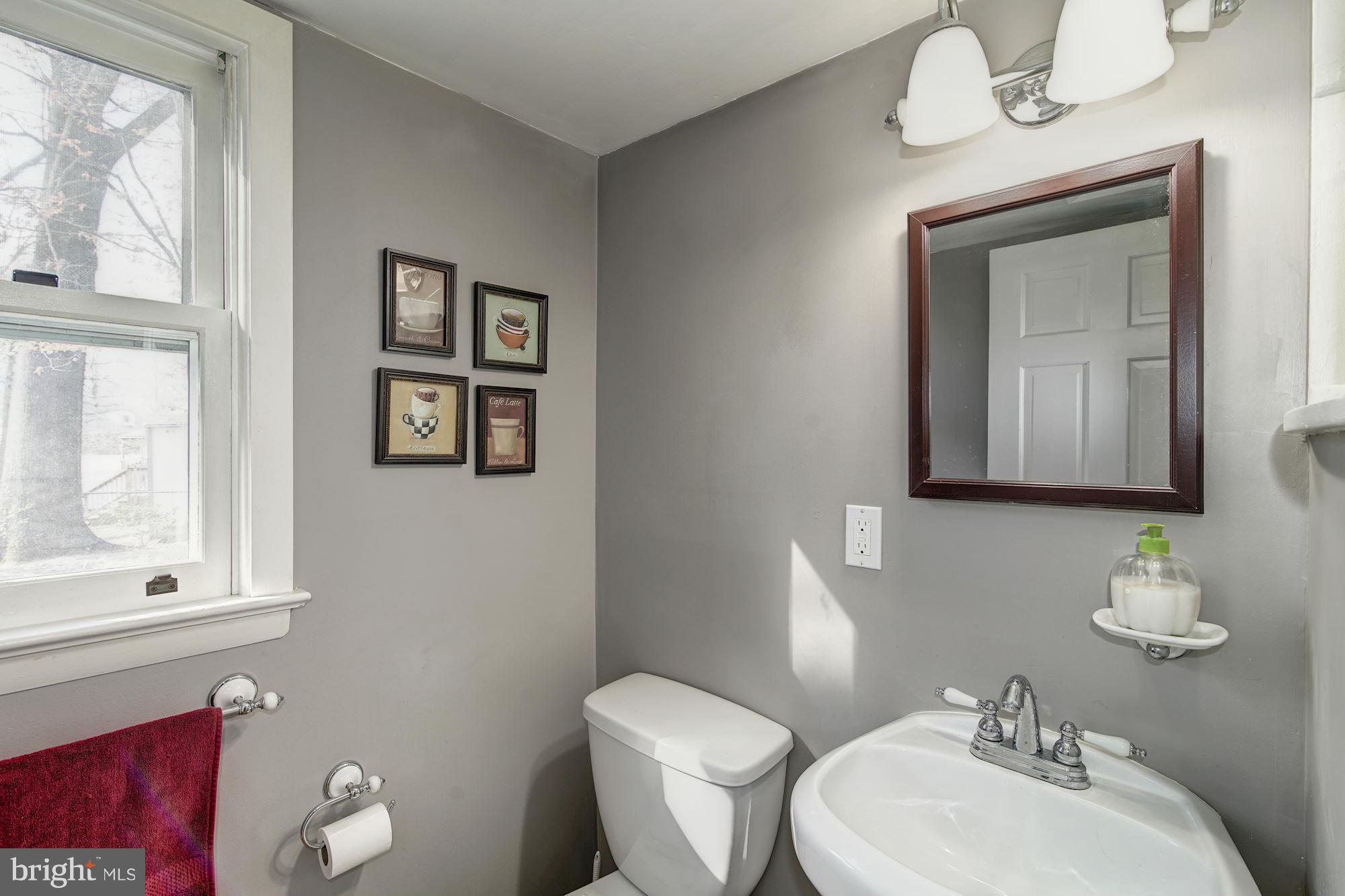 8612 Highgate Road Alexandria, VA 22308 - Photo 12 of 30 Bath