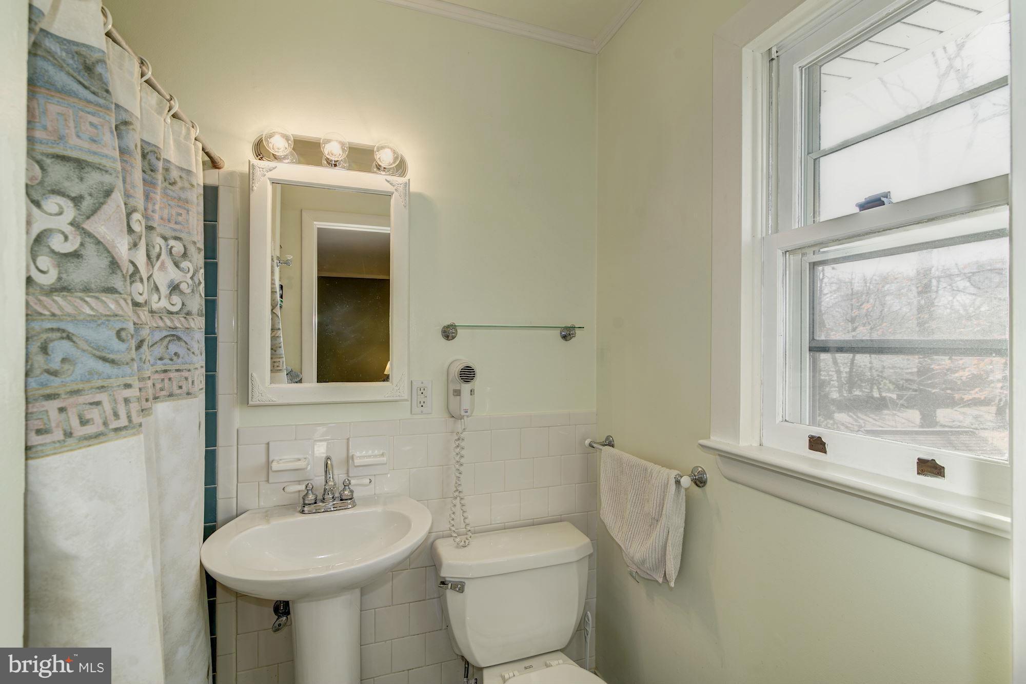 8612 Highgate Road Alexandria, VA 22308 - Photo 16 of 30 Bath (Master)