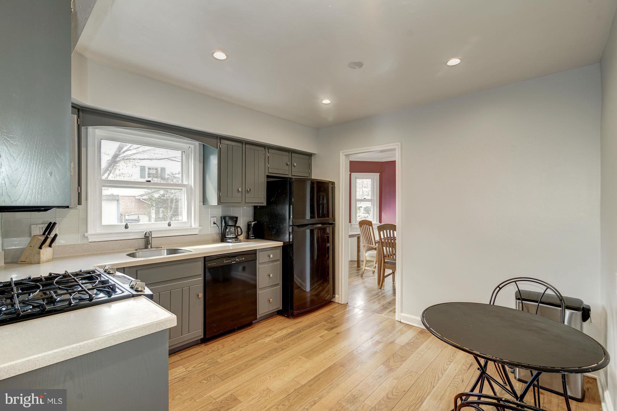 8612 Highgate Road Alexandria, VA 22308 - Photo 9 of 30 Kitchen