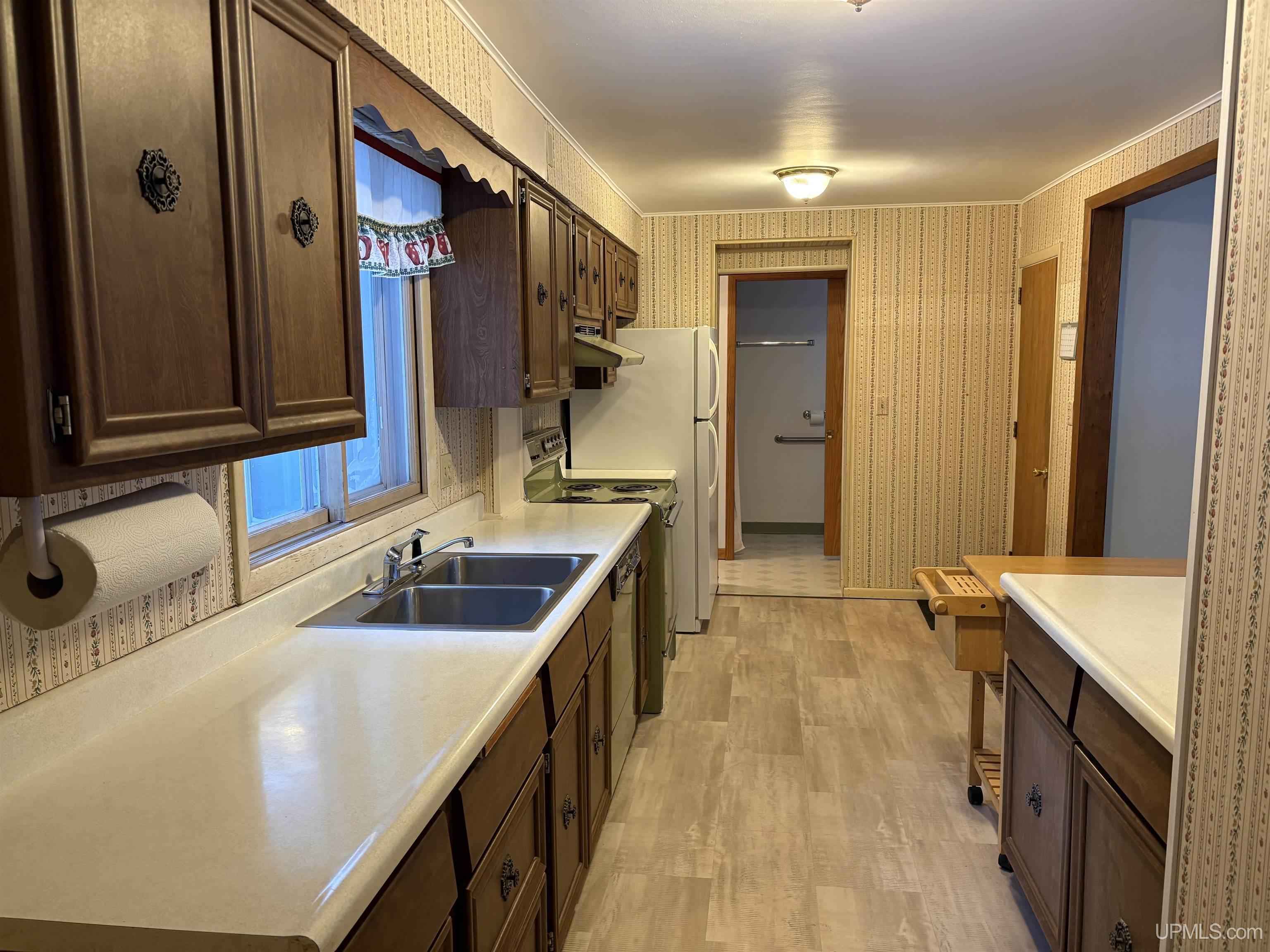E5095 Sunset Road Ironwood, MI 49938 - Photo 6 of 34