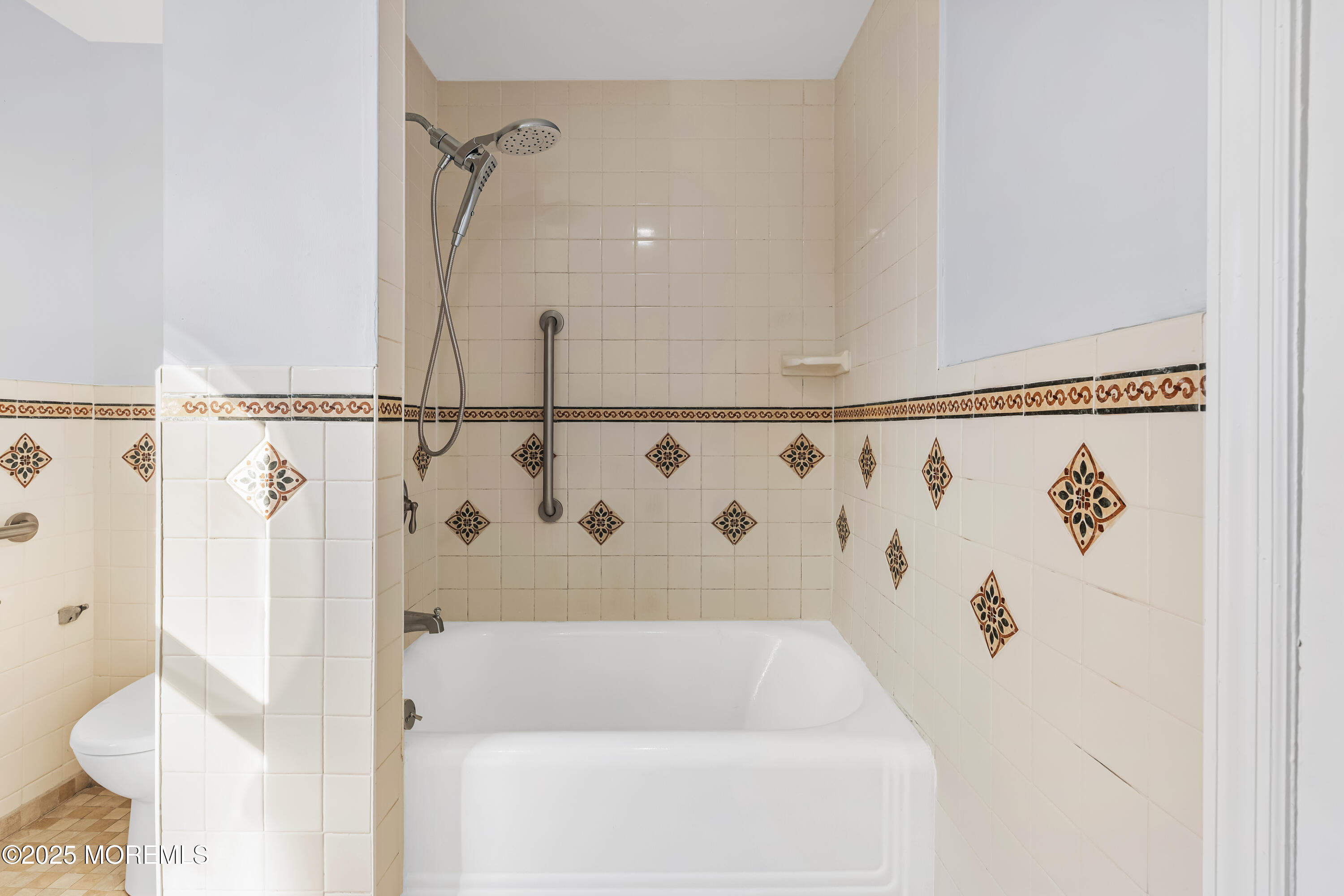 21 Henry Street Freehold, NJ 07728 - Photo 18 of 46 21 Henry St Freehold - Interiors-16