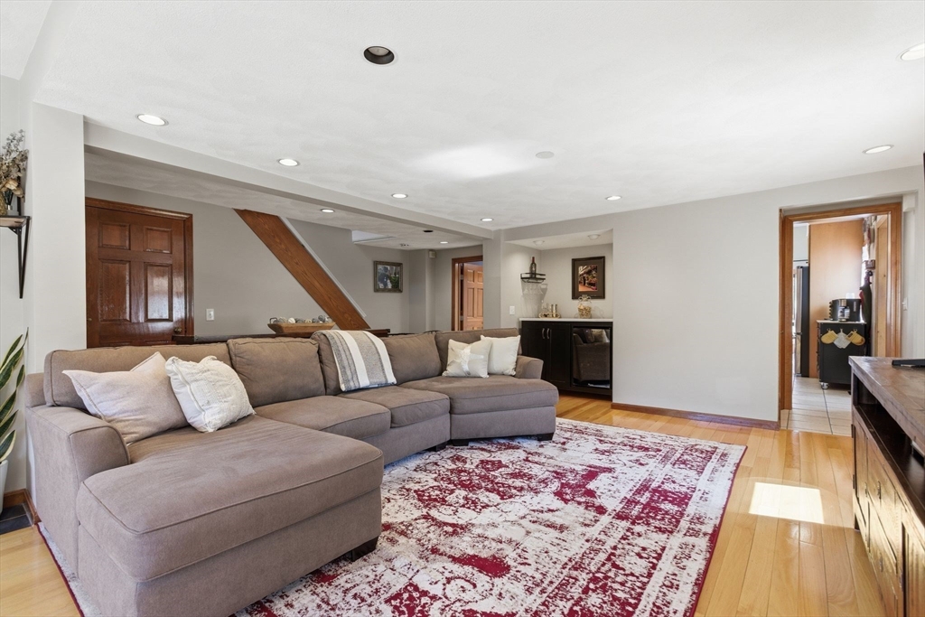 7 Maple Street, Unit 7 Reading, MA 01867 - Photo 7 of 40