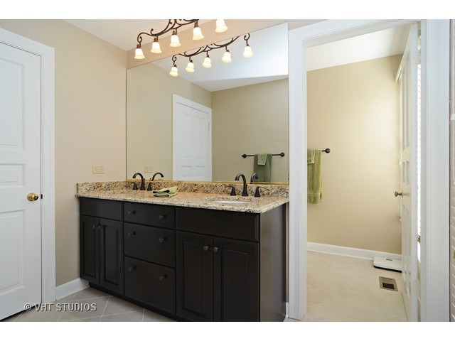 557 West Windsor Road Inverness, IL 60067 - Photo 12 of 25