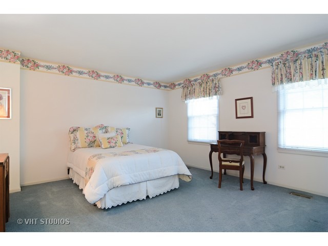 557 West Windsor Road Inverness, IL 60067 - Photo 17 of 25