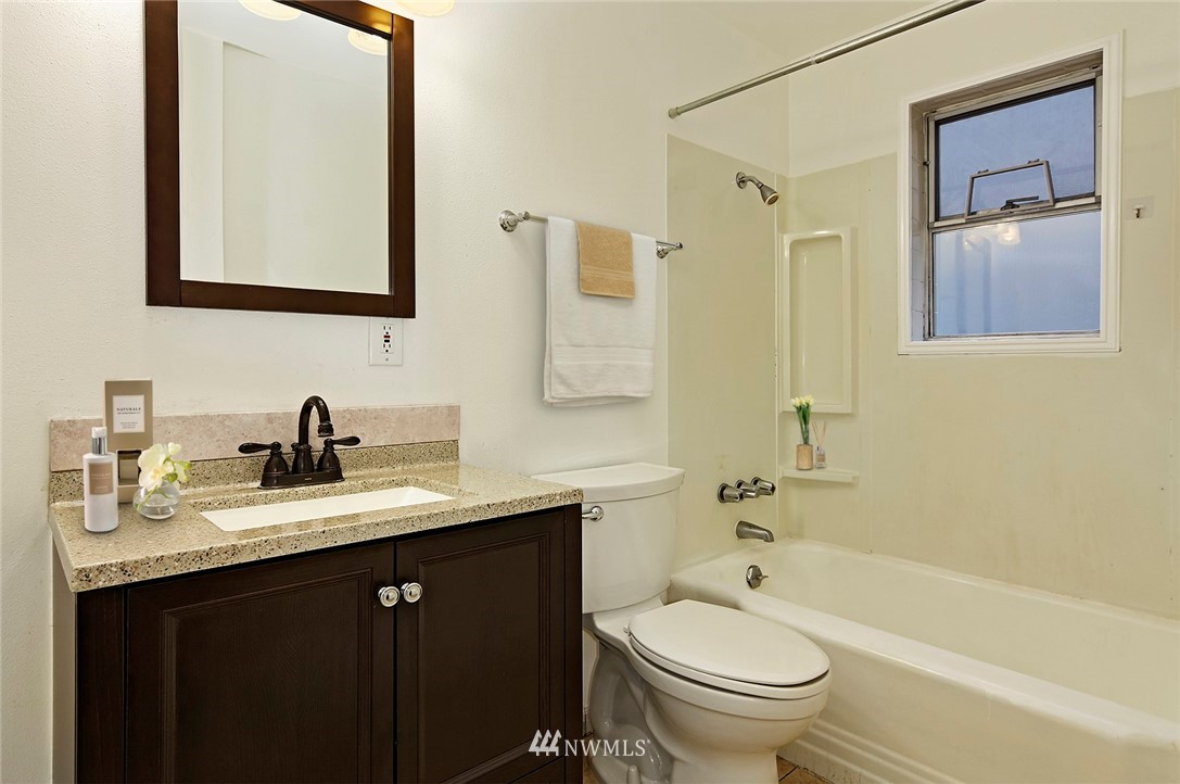 501 East Harrison Street, Unit 5 Seattle, WA 98102 - Photo 4 of 19