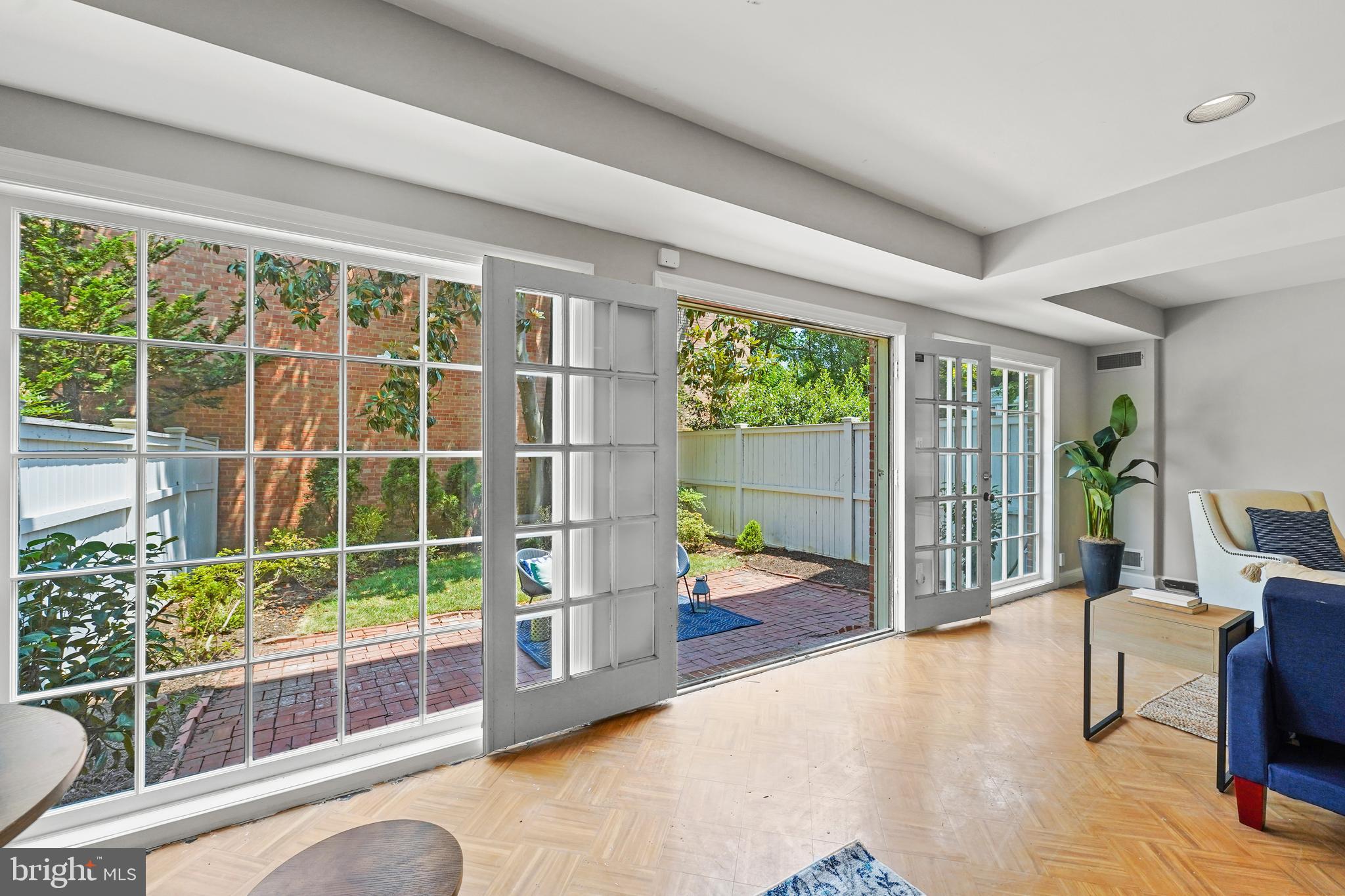 3325 R Street Northwest Washington, DC 20007 - Photo 4 of 50