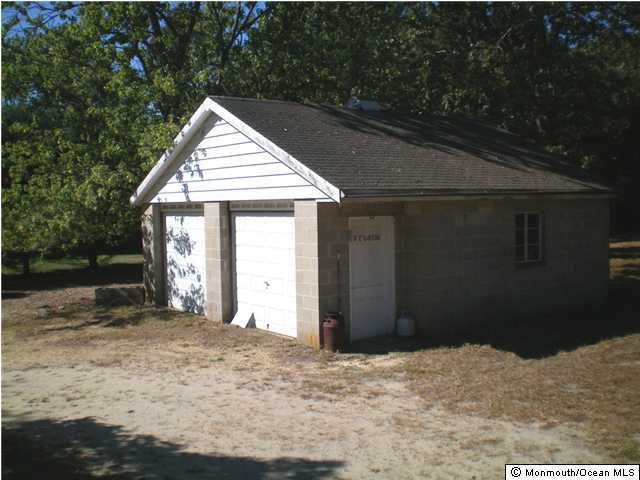 66 Butterfly Road Jackson, NJ 08527 - Photo 2 of 3 a view of a house with a yard