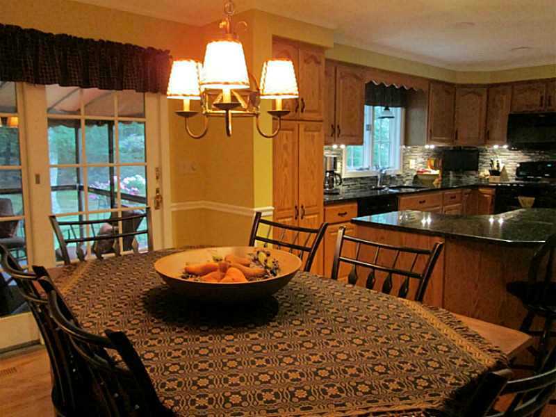 48 Rocky Crest Road Cumberland, RI 02864 - Photo 6 of 19 Dining Area.