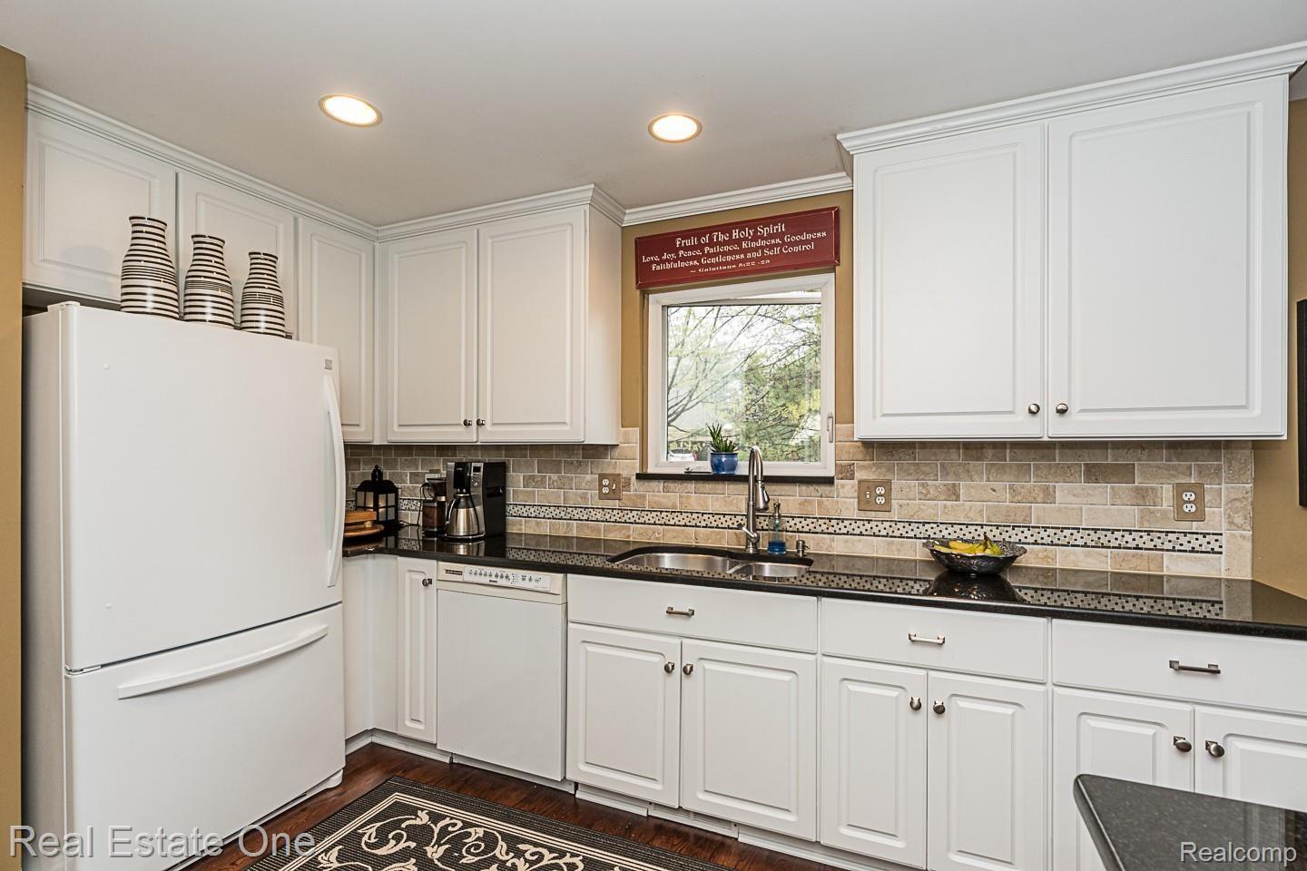 1083 Churchill Circle, Unit 77 Rochester, MI 48307 - Photo 14 of 61 1083 Churchill G. KItchen