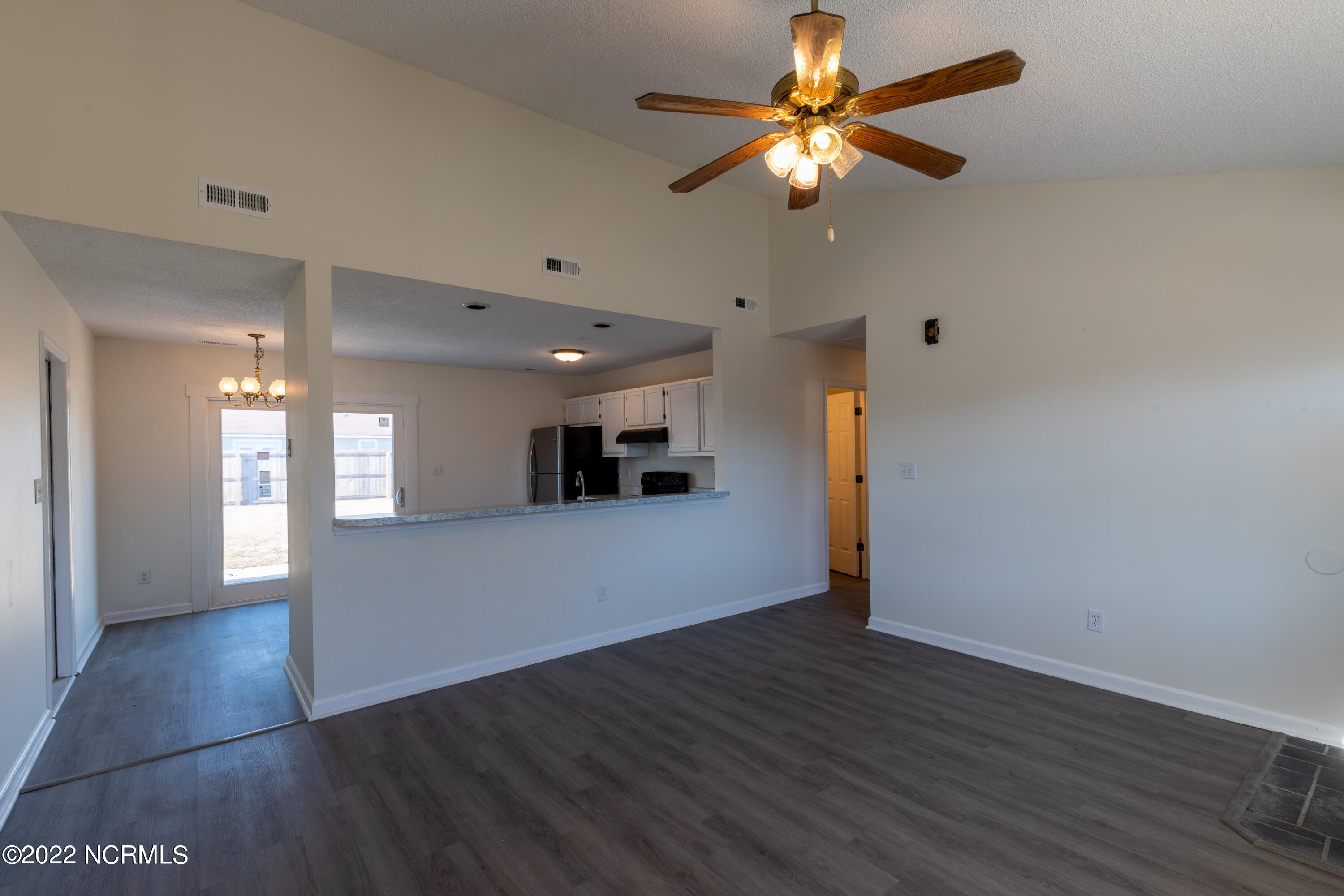 135 Parnell Road Hubert, NC 28539 - Photo 4 of 19 Living Room