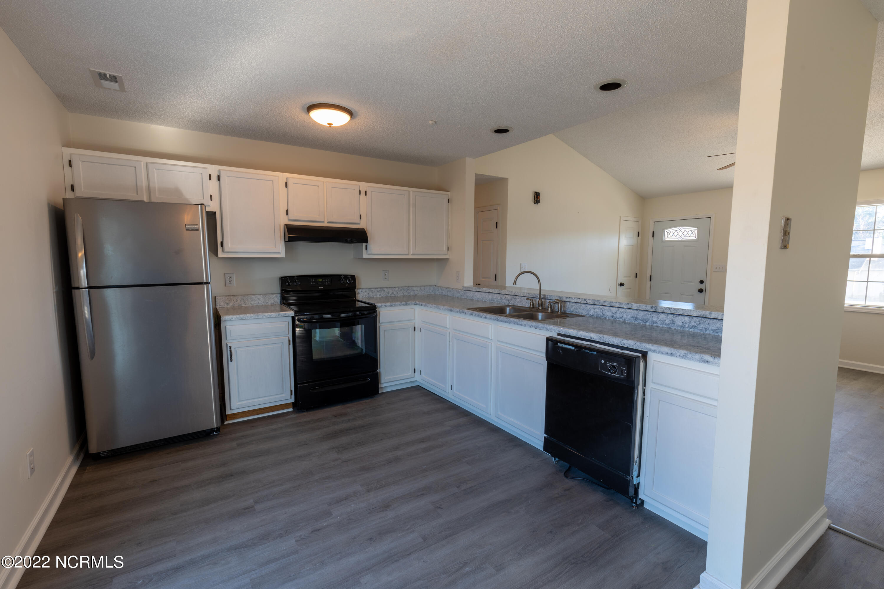 135 Parnell Road Hubert, NC 28539 - Photo 5 of 19 Kitchen
