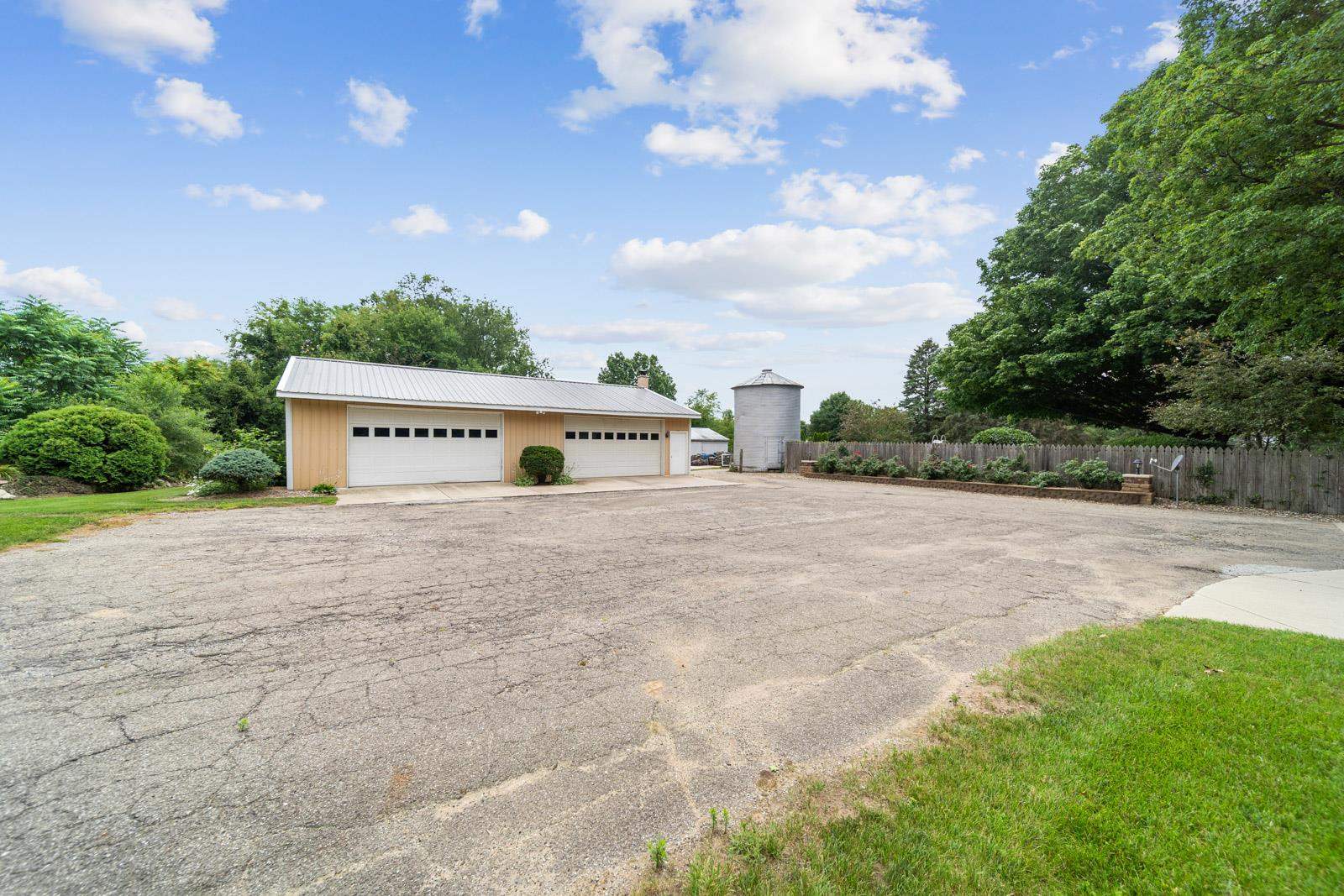 17638 Auten Road Granger, IN 46530 - Photo 7 of 36 Gallery Image 7
