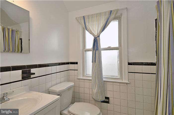 628 Ray Drive Silver Spring, MD 20910 - Photo 14 of 30 Upper level Full Bath
