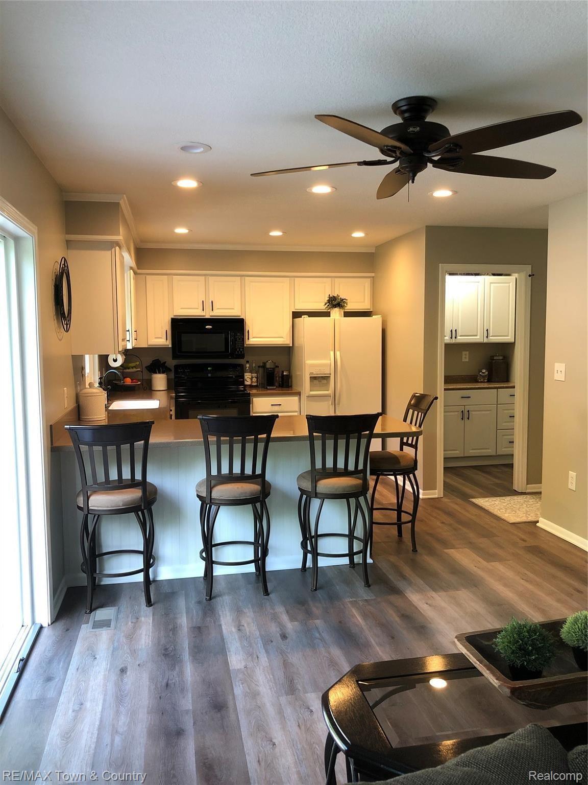5488 Flushing Road Flushing, MI 48433 - Photo 14 of 38 flushing din3.jpg